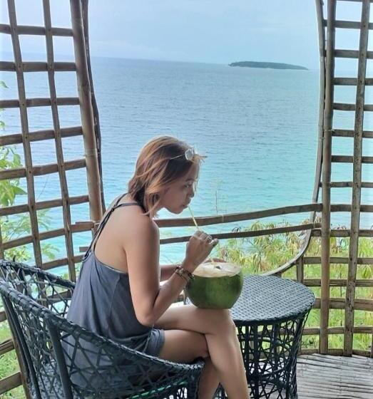 اتاق لوکس با بالکن و چشمانداز دریا, Stay N Save B&b