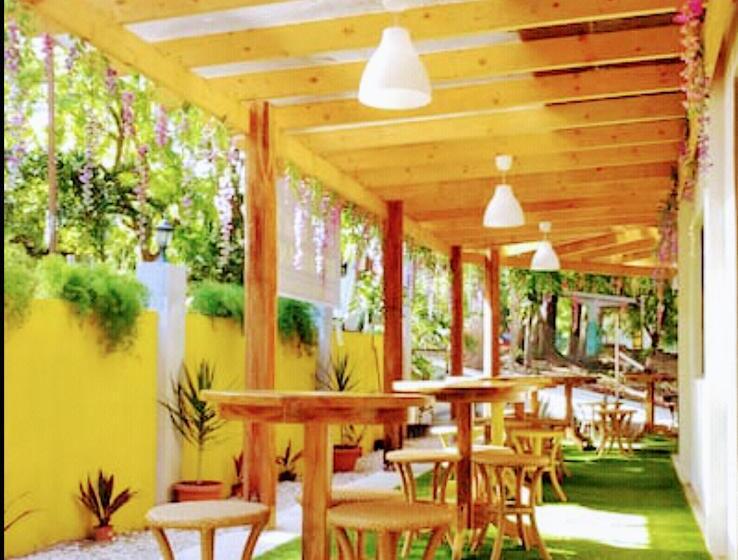 اتاق خانوادگی با چشمانداز باغ, Stay N Save B&b