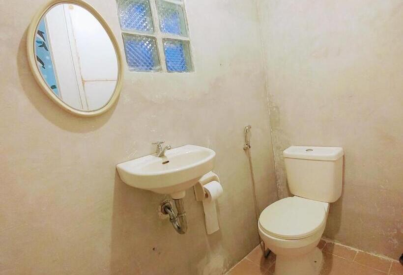 اتاق لوکس با بالکن و چشمانداز دریا, Stay N Save B&b