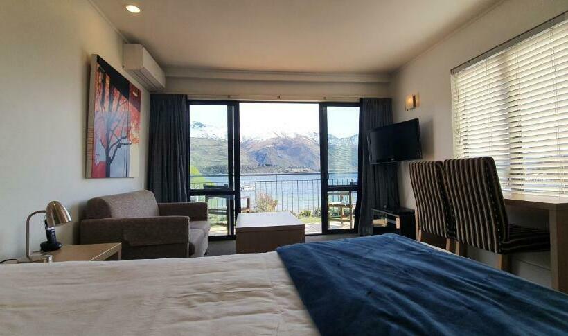 Standard studio with lake view, The Moorings Motel And Apartments