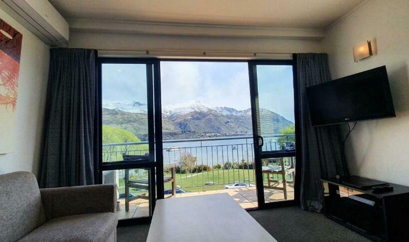 Standard studio with lake view, The Moorings Motel And Apartments