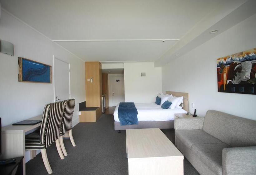 Standard studio with lake view, The Moorings Motel And Apartments