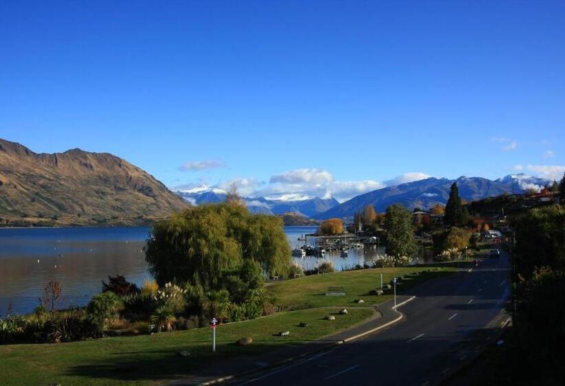 Standard studio with lake view, The Moorings Motel And Apartments