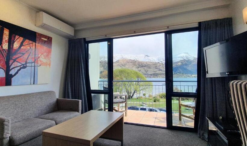 Standard studio with lake view, The Moorings Motel And Apartments