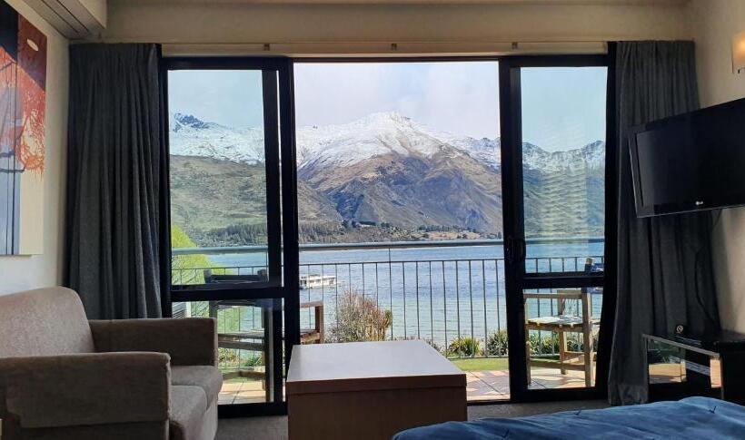 Standard studio with lake view, The Moorings Motel And Apartments