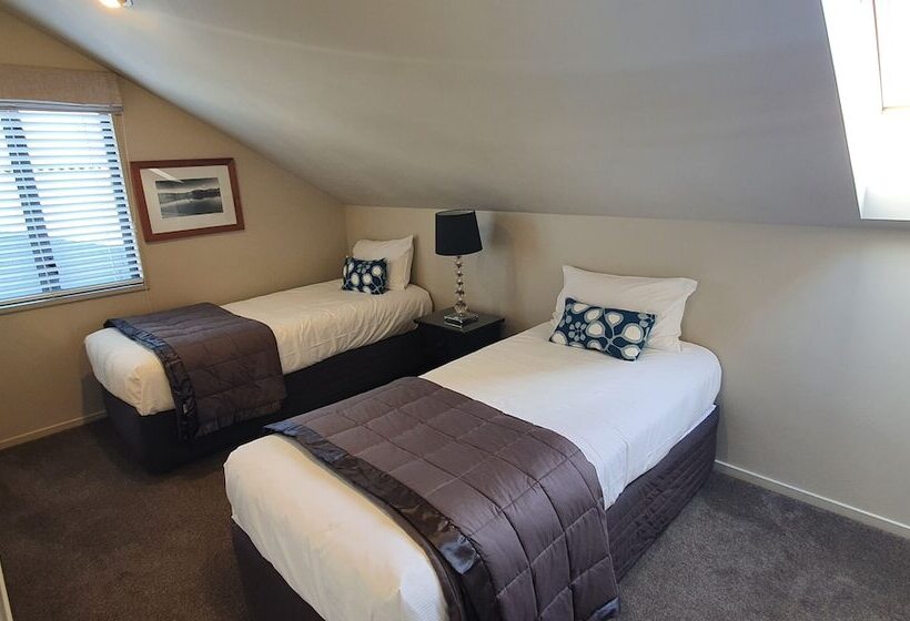 דירת שלושה חדרים, The Moorings Motel And Apartments