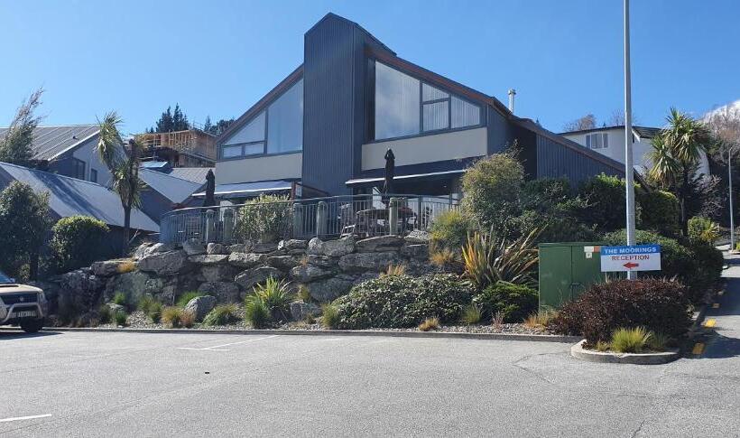 דירת שלושה חדרים, The Moorings Motel And Apartments