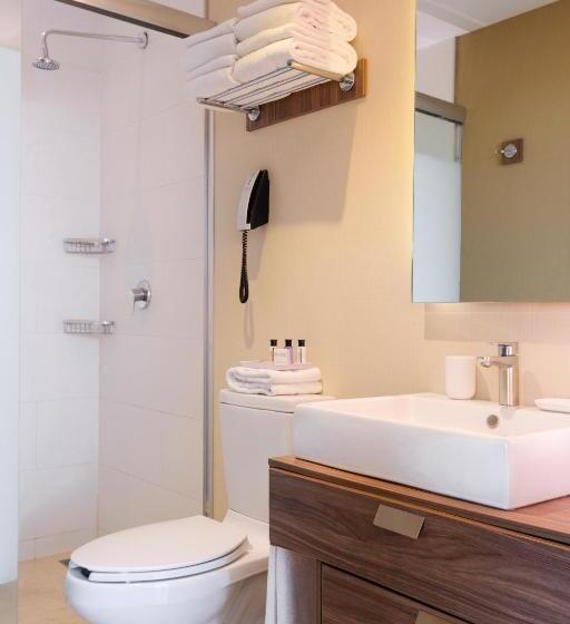 جناح جونيور, The View Hotel By Covalia