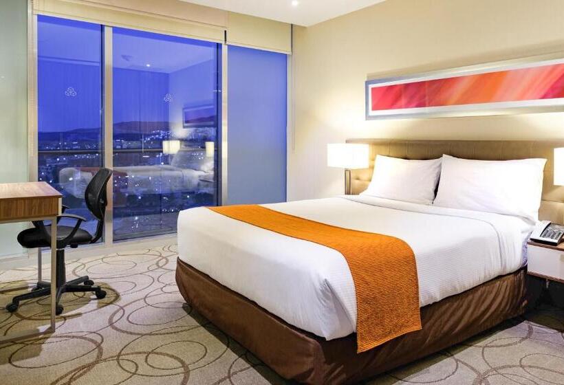 سوییت جونیور, The View Hotel By Covalia