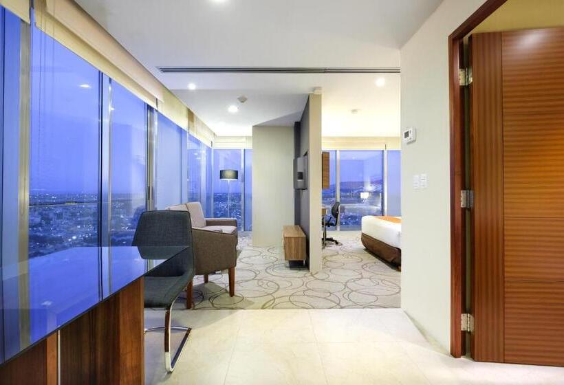 سوییت جونیور, The View Hotel By Covalia