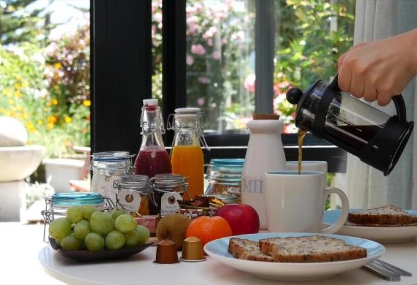 اتاق لوکس با چشمانداز دریا, Top Floor Bed And Breakfast