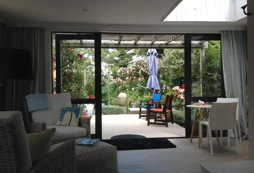 デラックスルーム, Top Floor Bed And Breakfast