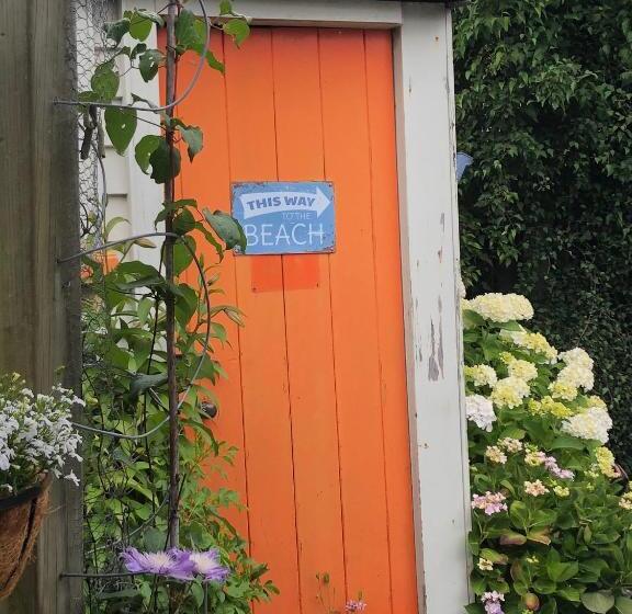 اتاق لوکس, Top Floor Bed And Breakfast