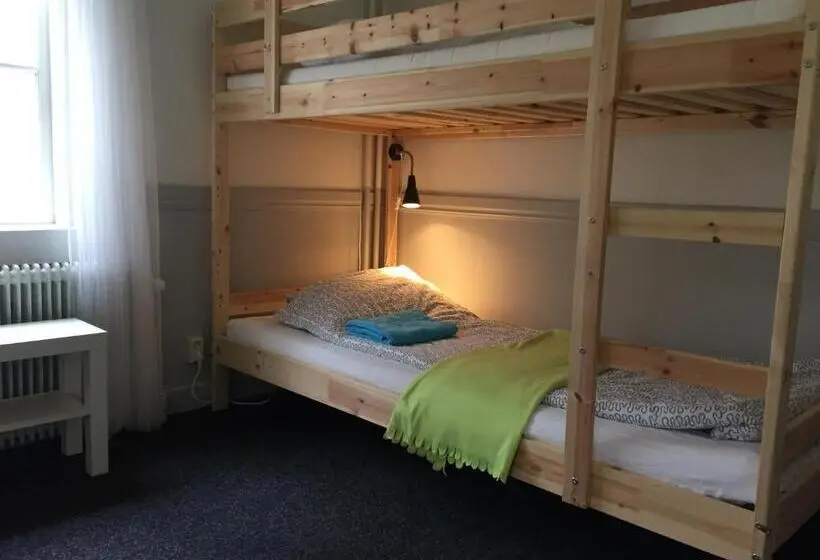 Standard Neljän Hengen Huone Jaettu Kylpyhuone, Tranås Vandrarhem