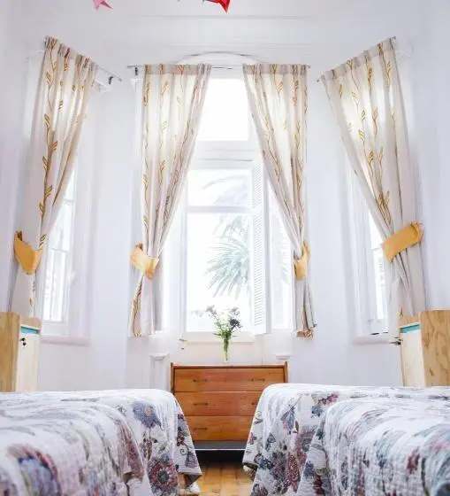 تختخواب در اتاق مشترک, Nómada Eco Hostal