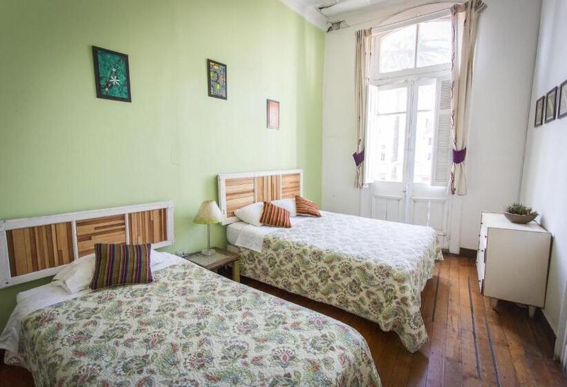 اتاق لوکس با بالکن, Nómada Eco Hostal