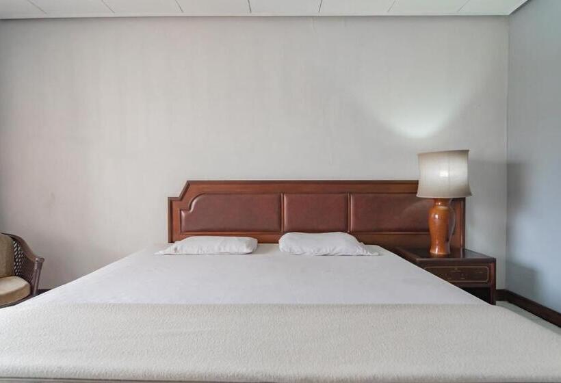 Номер Стандарт, Istana Hotel Bandung Mitra Reddoorz