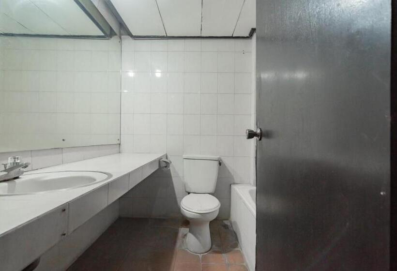 Номер Стандарт, Istana Hotel Bandung Mitra Reddoorz