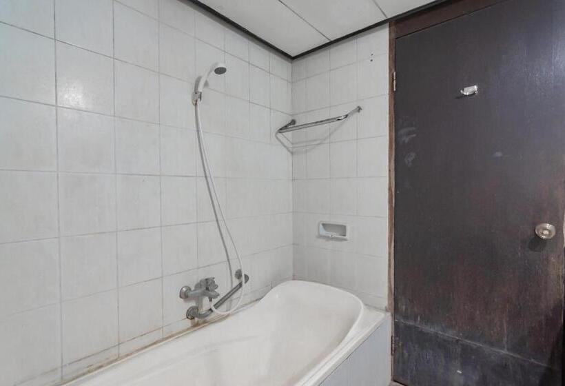 Номер Стандарт, Istana Hotel Bandung Mitra Reddoorz