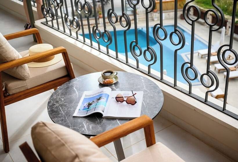 발코니가 있는 스위트, Elisso