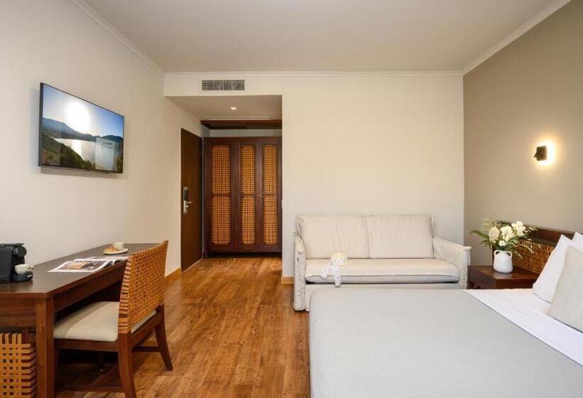 주니어 스위트 발코니, Elisso