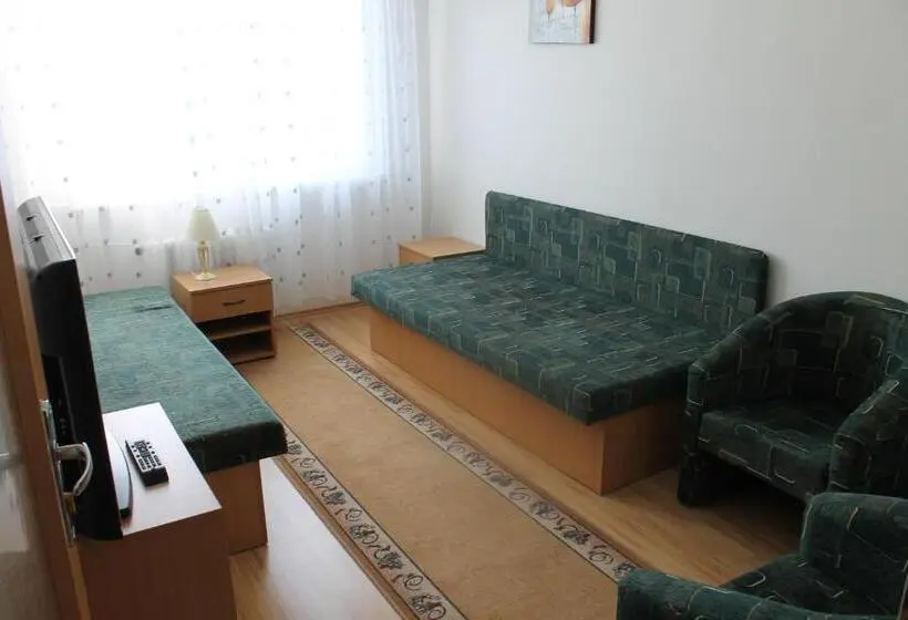اتاق استاندارد با سرویس بهداشتی مشترک, šd Jedlíkova 5