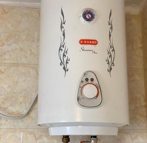 חדר משפחתי, Jc Woodville Manor