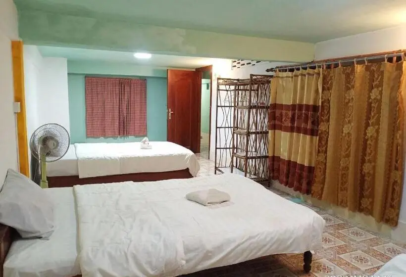 اتاق استاندارد سه تخته با سرویس بهداشتی مشترک, Silver Dolphin Guesthouse & Restaurant