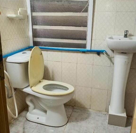 标准三人间共用浴室, Silver Dolphin Guesthouse & Restaurant