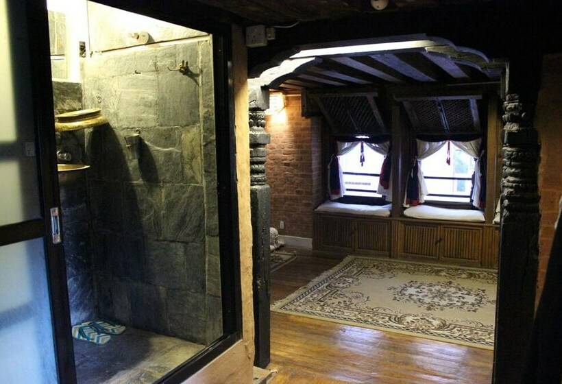 اتاق لوکس, Goathchen Guest House