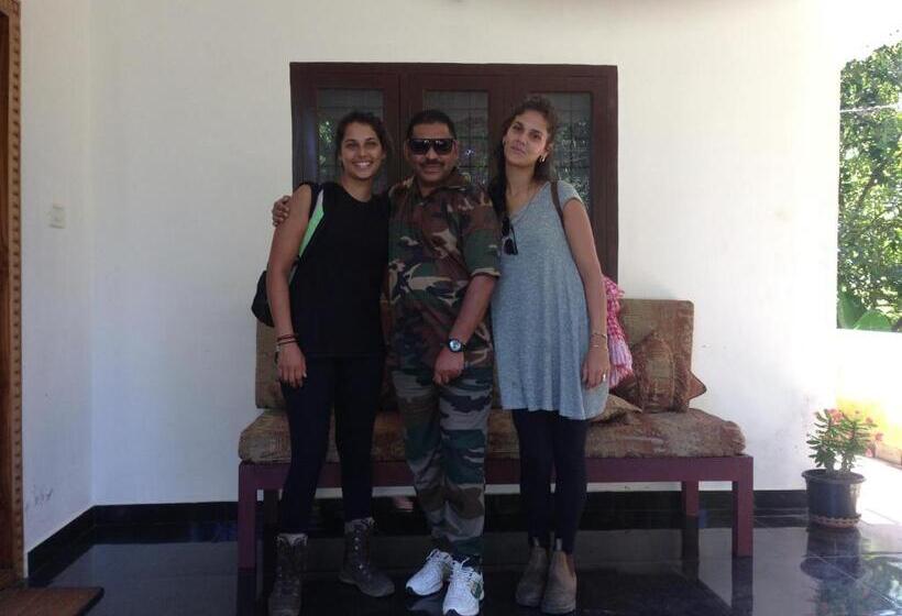 اتاق لوکس با بالکن, Green Leaf Home Stay