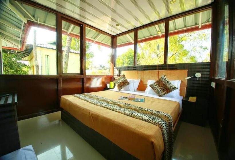 کلبه ییلاقی سوپریور یک خوابه, Green Leaf Home Stay