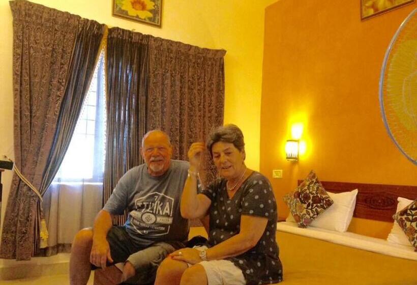 اتاق اکونومی, Green Leaf Home Stay