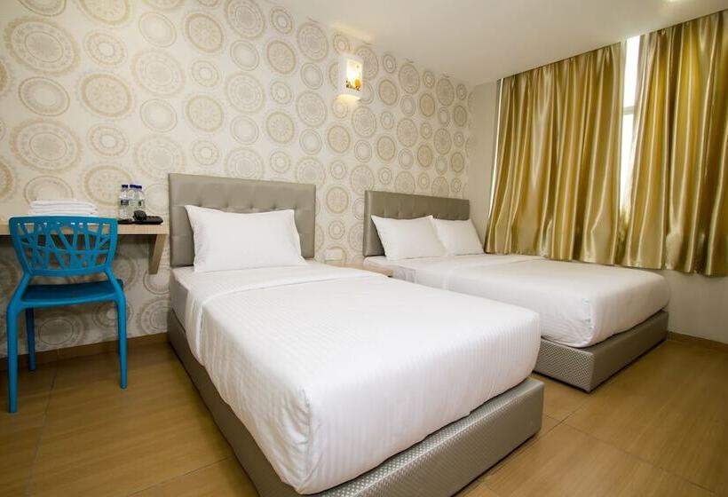 غرفة قياسية ثلاثية, 888 Boutique