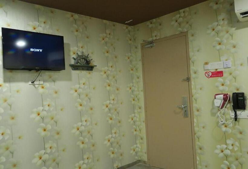 غرفة عائلية, 888 Boutique