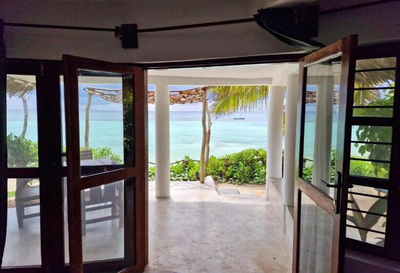 带海景标准四人间, Aya Beach Resort