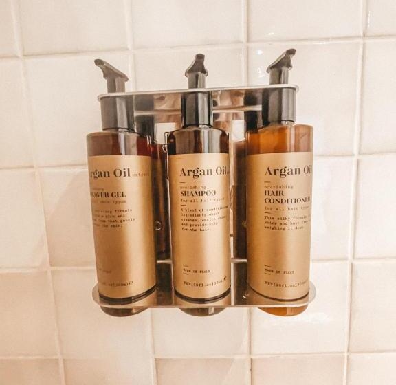 סטודיו סופריור, La Plantation