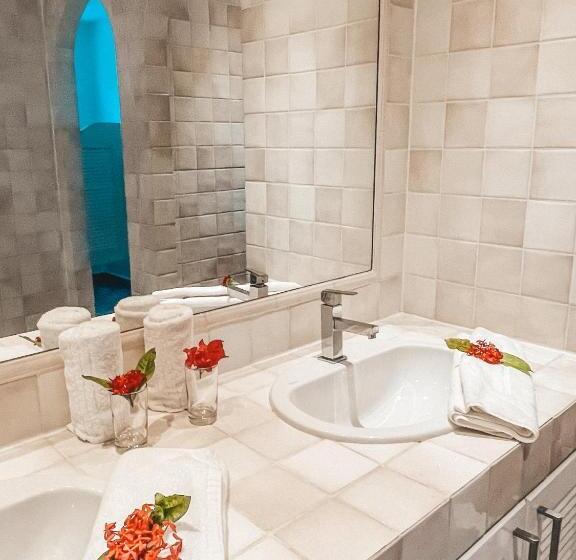 סטודיו סופריור, La Plantation