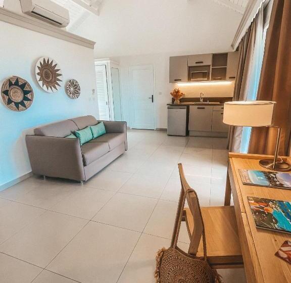 סטודיו סופריור, La Plantation