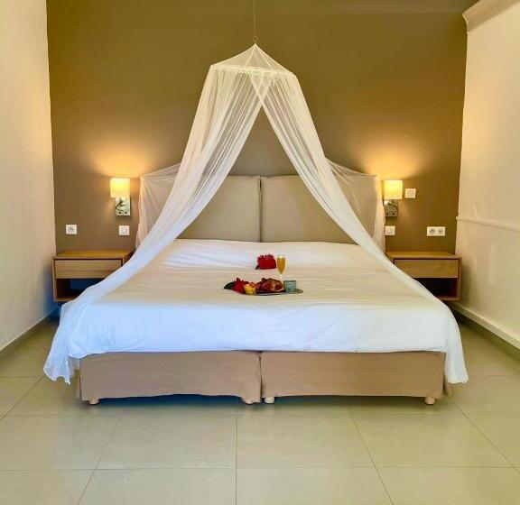 סטודיו סופריור, La Plantation