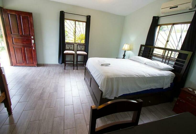 غرفة قياسية ثلاثية مطلة علي حمام السباحة, Nicawaves