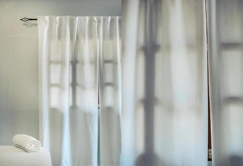 غرفة قياسية ثلاثية مزودة بشرفة, Nicawaves