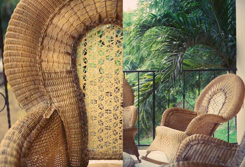 غرفة قياسية ثلاثية مزودة بشرفة, Nicawaves