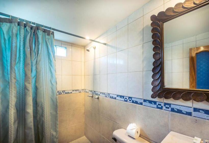 غرفة قياسية ثلاثية مزودة بشرفة, Nicawaves