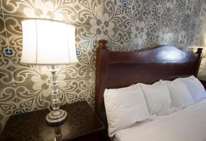 غرفة قياسية ثلاثية مطلة علي حمام السباحة, Nicawaves