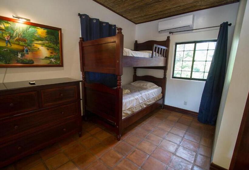 غرفة قياسية ثلاثية مطلة علي حمام السباحة, Nicawaves