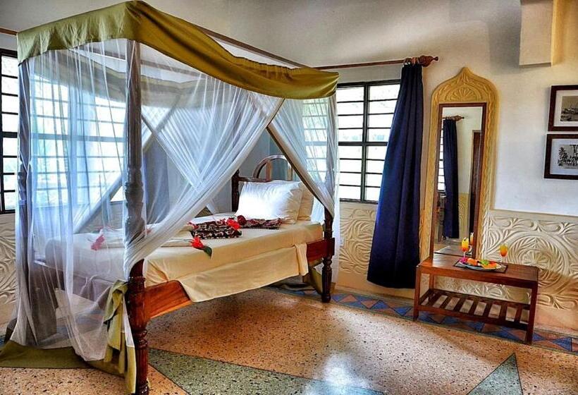 اتاق استاندارد سه نفره, Pongwe Beach