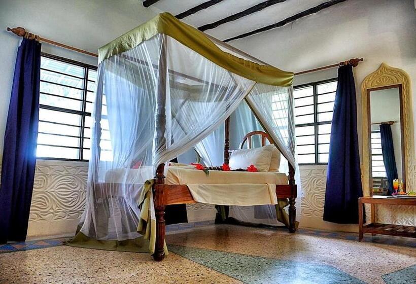 اتاق استاندارد چهار تخته, Pongwe Beach