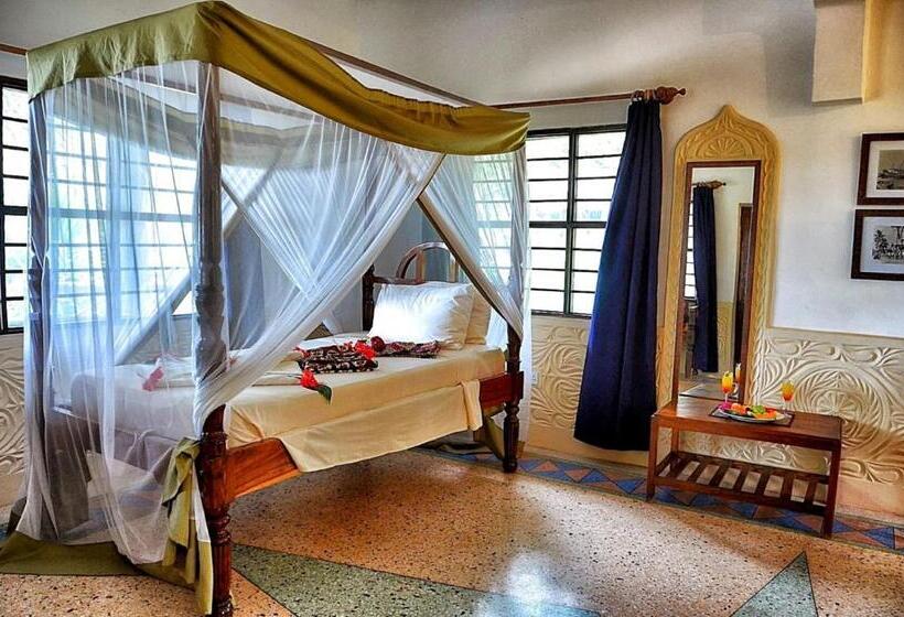 اتاق استاندارد چهار تخته, Pongwe Beach