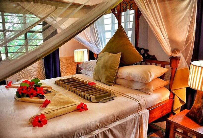 اتاق استاندارد چهار تخته, Pongwe Beach